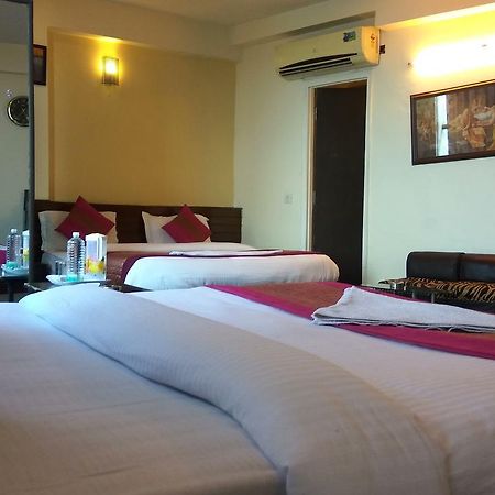Airport Hotel Port View Нью-Дели Экстерьер фото