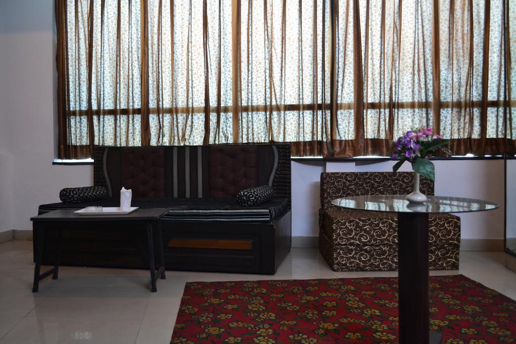 Airport Hotel Port View Нью-Дели Экстерьер фото