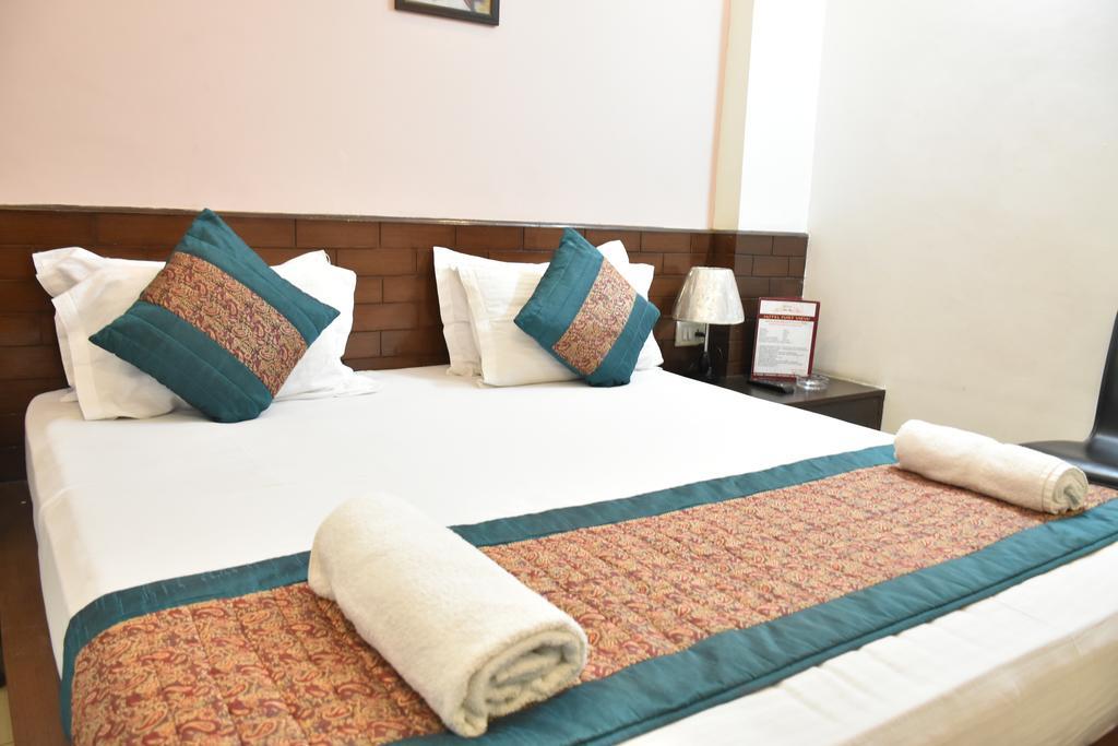 Airport Hotel Port View Нью-Дели Экстерьер фото
