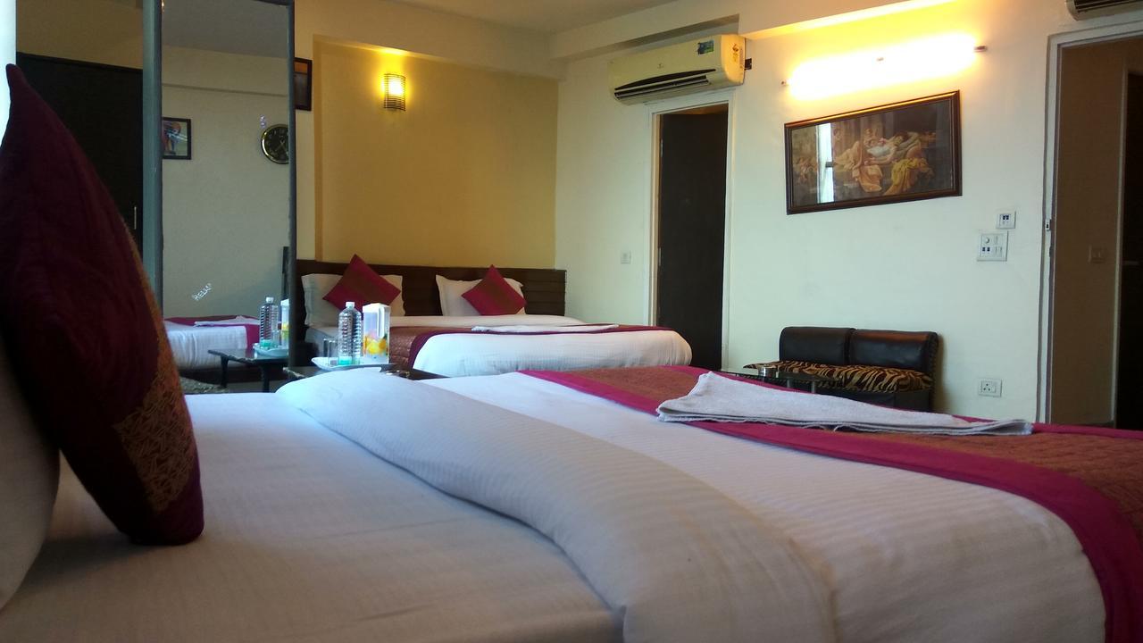 Airport Hotel Port View Нью-Дели Экстерьер фото